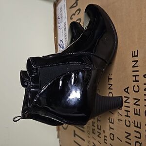 Naturalizer high heel boots